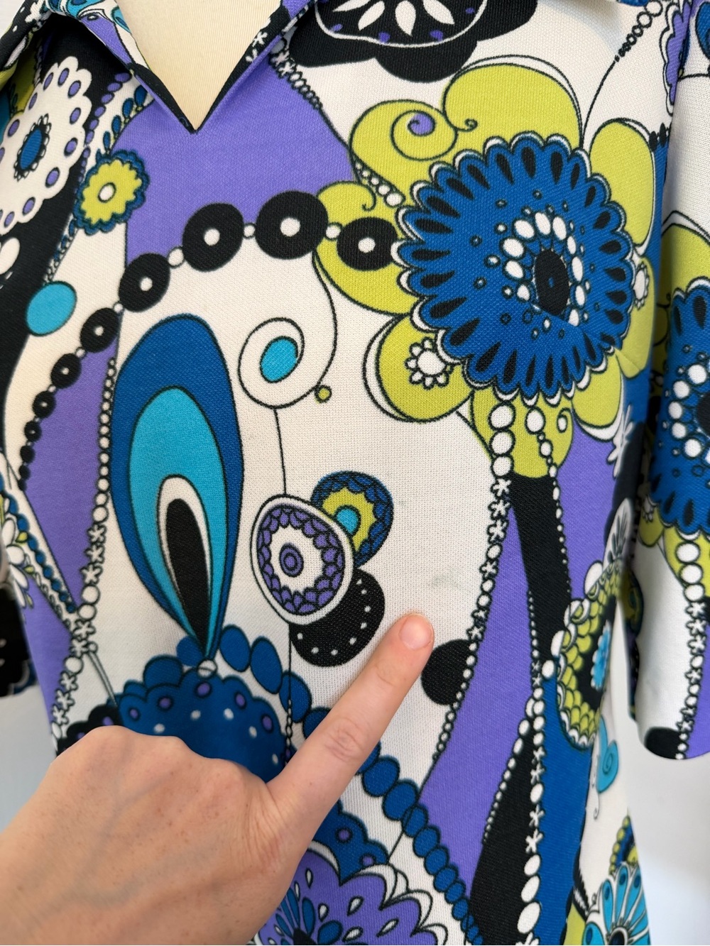 Vintage Leslie Pomer Retro Floral Mod Shift Dress in Blue, Purple & Green - Picture 6 of 9
